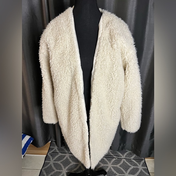 Brand new H&M white fuzzy coat - Picture 1 of 7